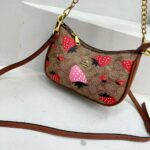 Simple Fashion Underarm Crossbody Bag - Image 6