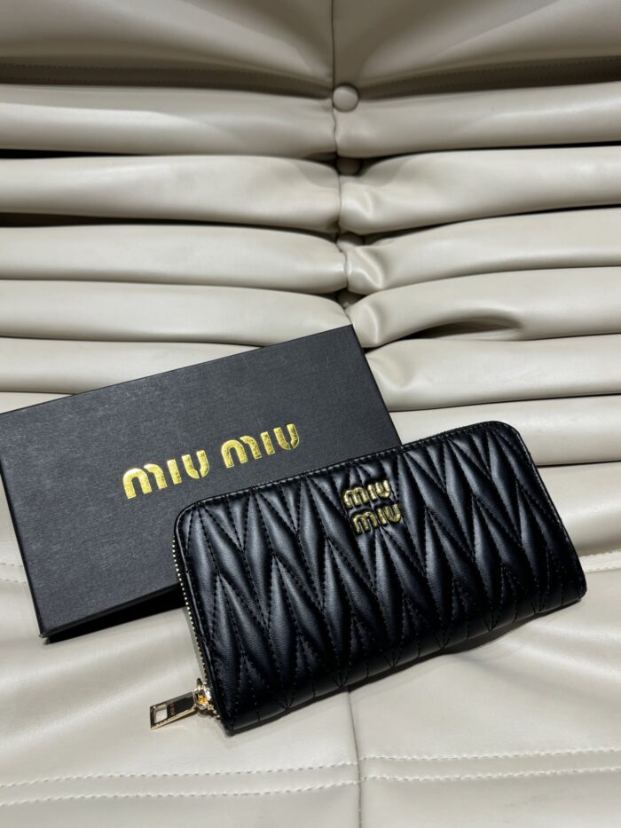 Miu Miu Classic Quilted Leather Coin Purse - Image 2