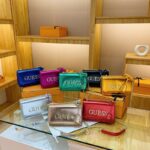 GUESS Fashion Metal Chain Crossbody Bag