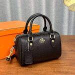 ‌COACH Classic Fashionable and Versatile Handbag