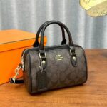 ‌COACH Classic Fashionable and Versatile Handbag - Image 3