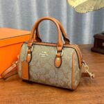 ‌COACH Classic Fashionable and Versatile Handbag - Image 5