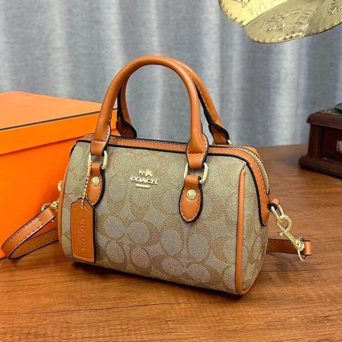 ‌COACH Classic Fashionable and Versatile Handbag - Image 5
