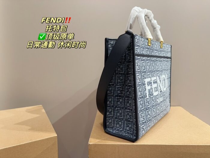 Fendi Tote Bag: Retro Elegance And Luxury, Versatile For Casual And Formal Occasions - Image 4