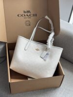Coach New Snap-Closure Single-Sided Classic Logo City Tote Bag - Image 3