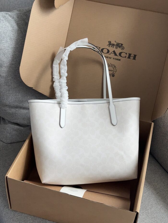 Coach New Snap-Closure Single-Sided Classic Logo City Tote Bag - Image 5