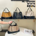 Chanel Large Capacity Tote Bag with Chain Detail – Commuting Essential