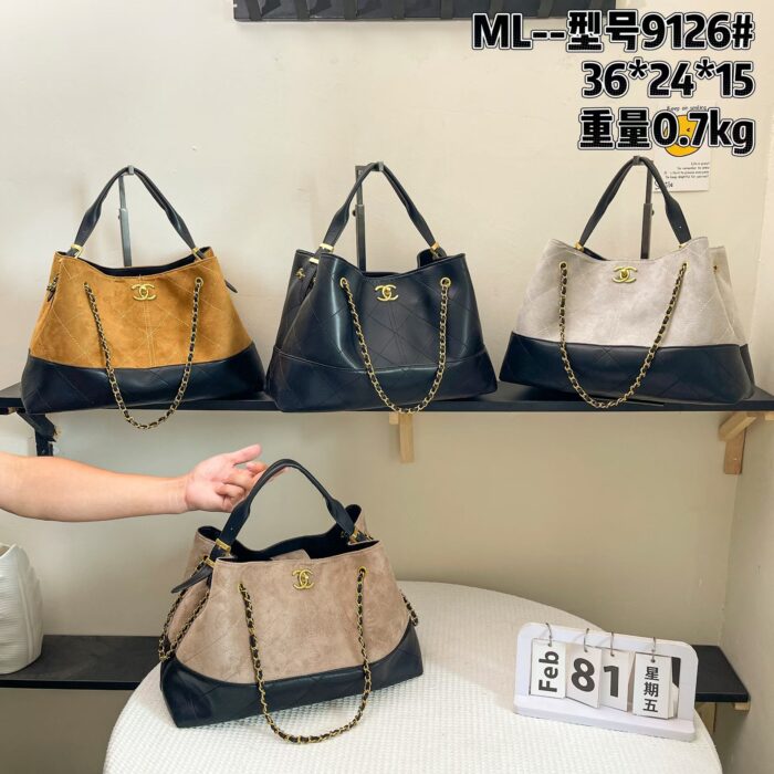 Chanel Large Capacity Tote Bag with Chain Detail – Commuting Essential - Image 1