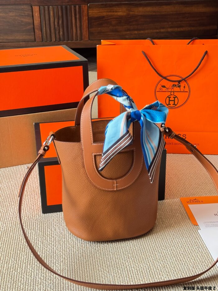 Hermès In The Loop 18Cm Gold Buckle Pig Nose Basket Bag - Top-Grain Cowhide - Crossbody Or Handheld - Image 10