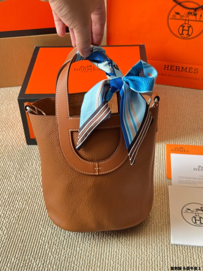 Hermès In The Loop 18Cm Gold Buckle Pig Nose Basket Bag - Top-Grain Cowhide - Crossbody Or Handheld - Image 12