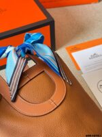 Hermès In The Loop 18Cm Gold Buckle Pig Nose Basket Bag - Top-Grain Cowhide - Crossbody Or Handheld - Image 13