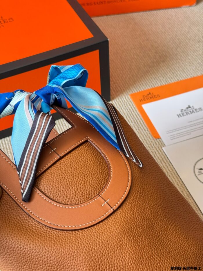 Hermès In The Loop 18Cm Gold Buckle Pig Nose Basket Bag - Top-Grain Cowhide - Crossbody Or Handheld - Image 13