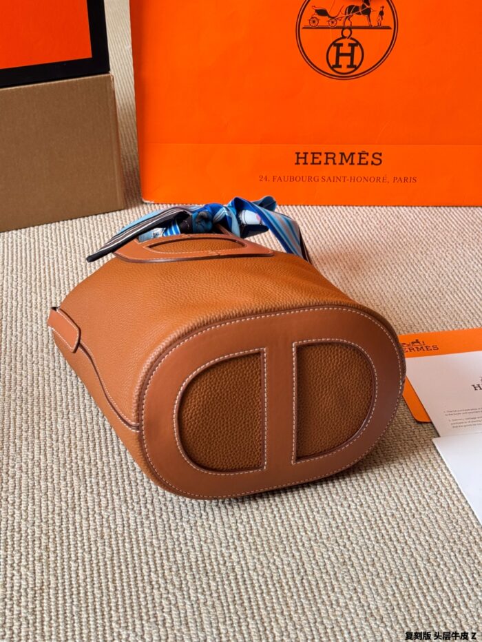Hermès In The Loop 18Cm Gold Buckle Pig Nose Basket Bag - Top-Grain Cowhide - Crossbody Or Handheld - Image 14