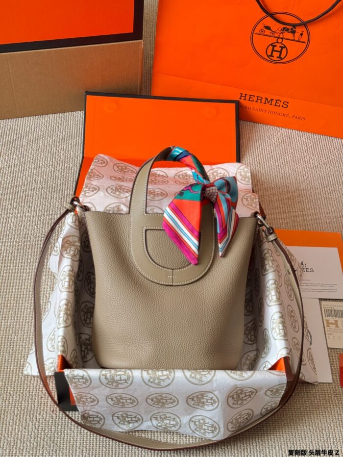 Hermès In The Loop 18Cm Gold Buckle Pig Nose Basket Bag - Top-Grain Cowhide - Crossbody Or Handheld - Image 4