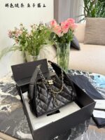 Chanel 25 Bag 25Ss Black & Gold Grained Calfskin Two-Tone Chain Hobo Bag - Image 2