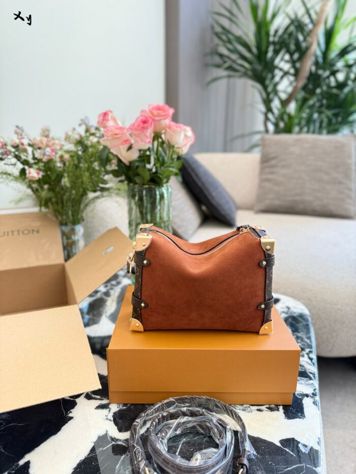 Louis Vuitton Low Key Collection Side Trunk Mm Vintage Trunk-Shaped Suede Woven Chain Strap Handbag - Image 4