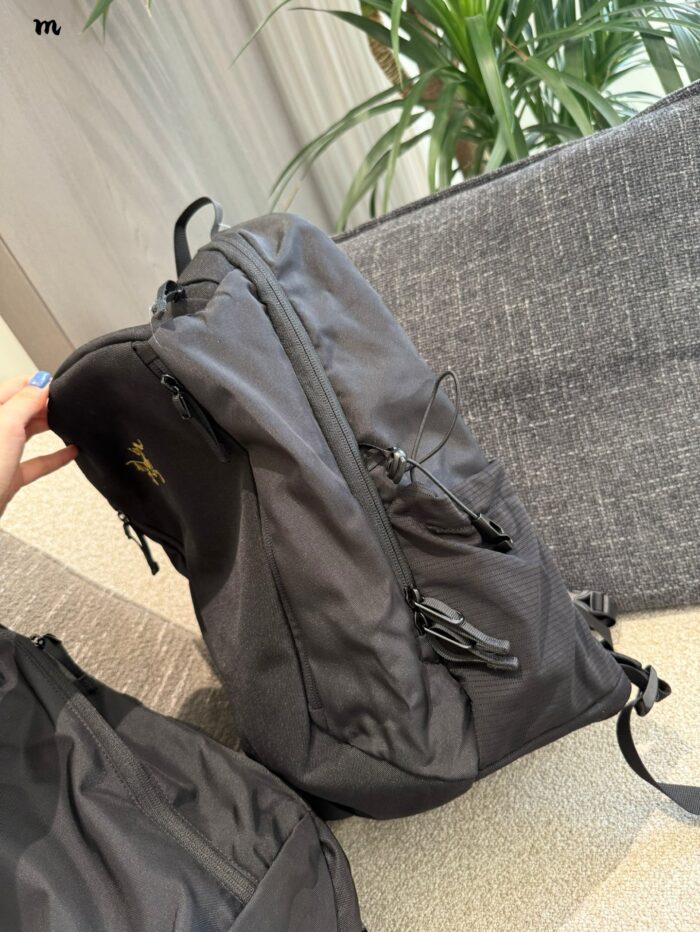 Arcteryx Mantis 26 Matte Black High-Capacity Compartmentalised Commuter & Gym Backpack - Image 6