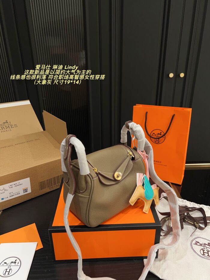 Hermes Lindy: Minimalist, Sophisticated, And Professional Women'S Handbag - Image 2