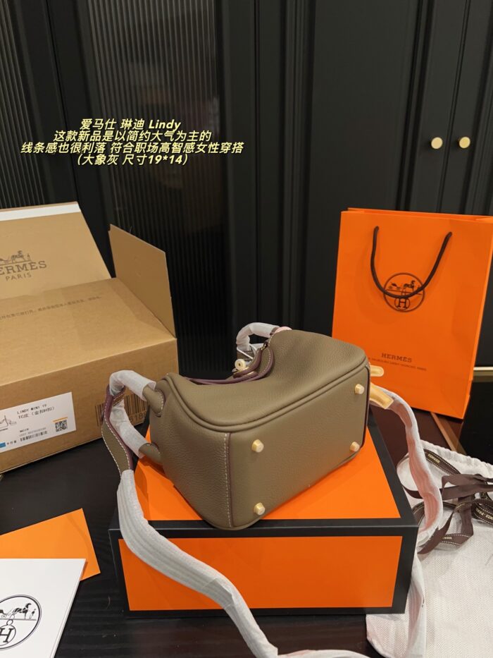 Hermes Lindy: Minimalist, Sophisticated, And Professional Women'S Handbag - Image 6