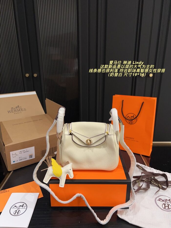 Hermes Lindy: Minimalist, Sophisticated, And Professional Women'S Handbag - Image 16