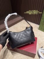 Gucci Classic Gg Monogram Underarm Bag Spacious, Vintage-Chic - Image 3