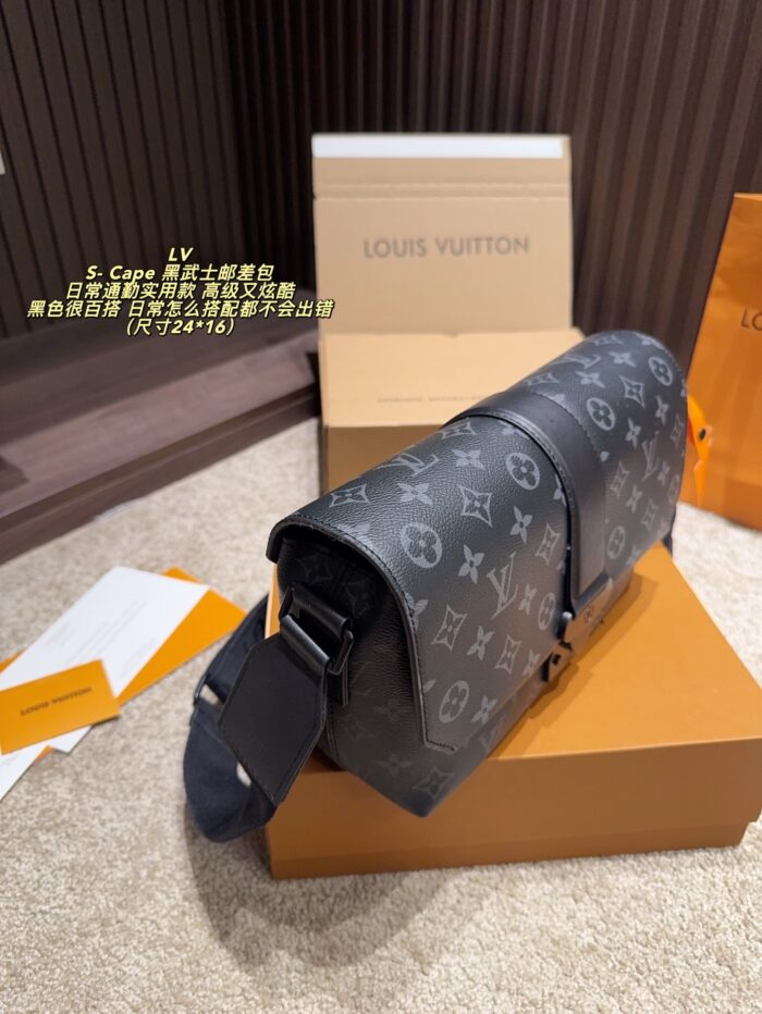 Louis Vuitton S-Cape Black Knight Messenger Bag Magnetic Closure | Commuter-Friendly | Lightweight | Versatile - Image 4