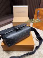 Louis Vuitton S-Cape Black Knight Messenger Bag Magnetic Closure | Commuter-Friendly | Lightweight | Versatile - Image 7
