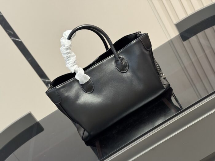 Yves Saint Laurent Tote Bag Versatile And Sophisticated Shoulder Or Crossbody Carry Cool And Effortlessly Chic - Image 7