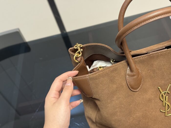 Yves Saint Laurent Tote Bag Versatile And Sophisticated Shoulder Or Crossbody Carry - Image 3