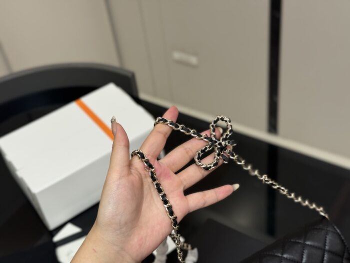 Chanel New Bow-Adorned Fortune Woc With Card Slots And Hidden Pocket - Practical - Image 3