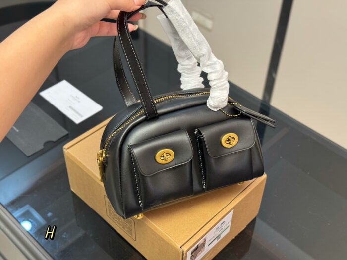 Coach Originals Twin Turnlock 20 Vintage Handbag Smooth Leather With Dual Turnlock Closures Spacious Interior Pocket With Extended Zip - Image 2