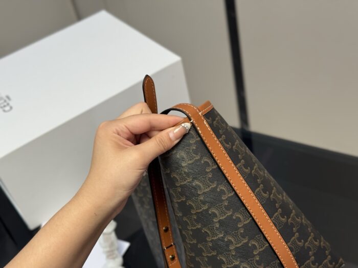 Celine Soft Shopper Tote Bag Ultra-Lightweight With A Detachable Pouch Generous Capacity Perfect For Autumn/Winter Styling - Image 7