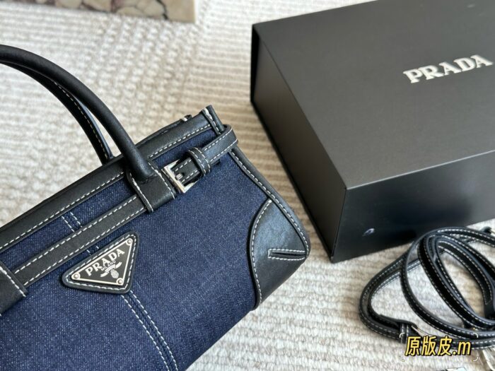 Prada Softlux Oil-Wax Leather Handbag/Underarm Bag Ultra-Light Oil-Wax Leather Includes Long Shoulder Strap - Image 4