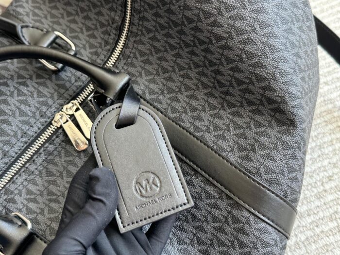 Michael Kors Travel Bag Lightweight, Versatile Carry-On/Shoulder Bag Practical And Stylish - Image 2