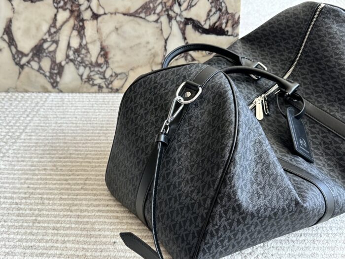 Michael Kors Travel Bag Lightweight, Versatile Carry-On/Shoulder Bag Practical And Stylish - Image 4