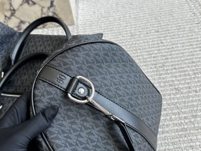 Michael Kors Travel Bag Lightweight, Versatile Carry-On/Shoulder Bag Practical And Stylish - Image 5