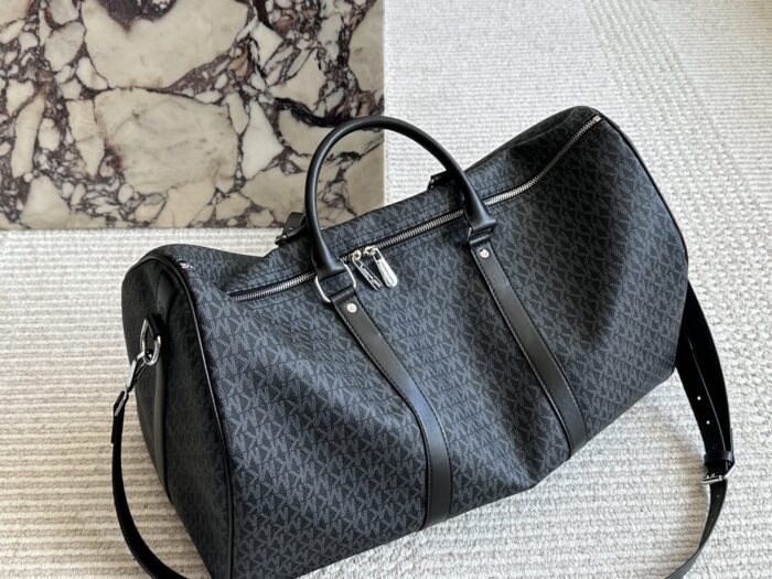 Michael Kors Travel Bag Lightweight, Versatile Carry-On/Shoulder Bag Practical And Stylish - Image 6