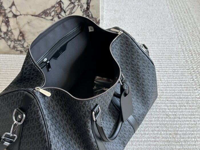 Michael Kors Travel Bag Lightweight, Versatile Carry-On/Shoulder Bag Practical And Stylish - Image 8