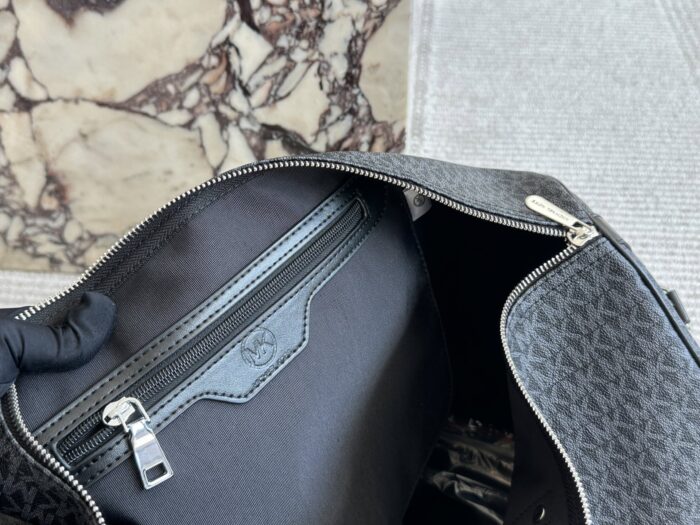 Michael Kors Travel Bag Lightweight, Versatile Carry-On/Shoulder Bag Practical And Stylish - Image 9