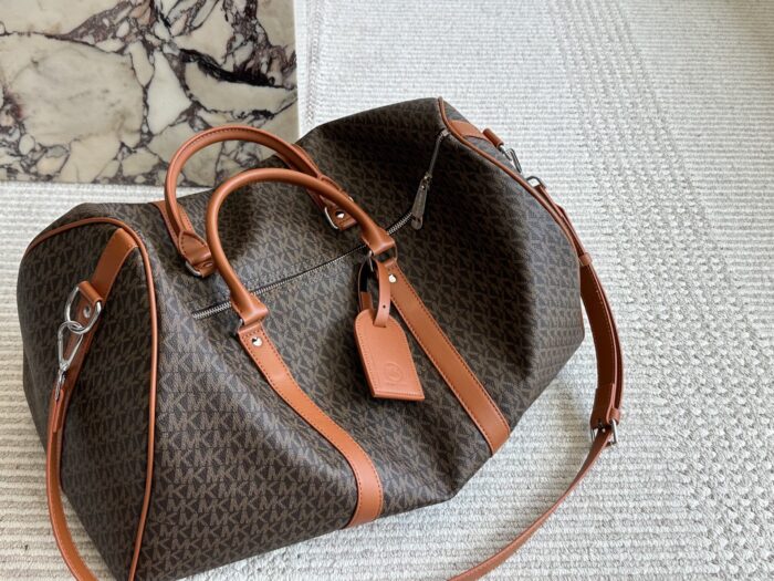 Michael Kors Travel Bag Lightweight, Versatile Carry-On/Shoulder Bag Practical And Stylish - Image 10