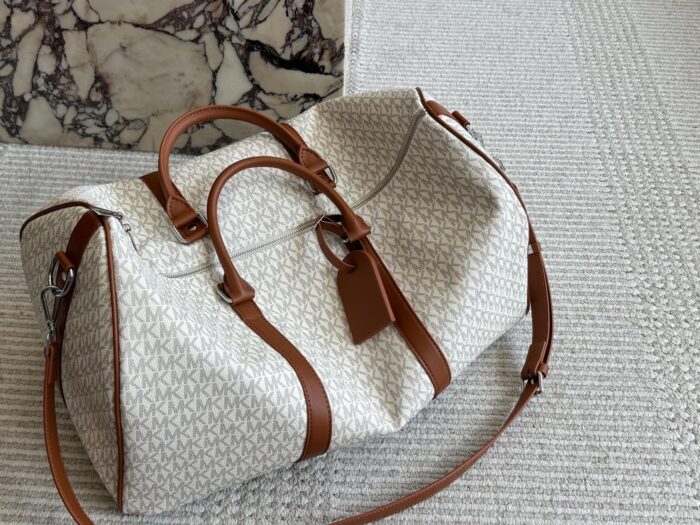 Michael Kors Travel Bag Lightweight, Versatile Carry-On/Shoulder Bag Practical And Stylish - Image 11