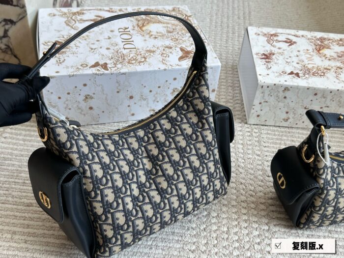 Dior'S New Shao Mai Bag Square And Dainty Sufficient Capacity For Daily Use - Image 2