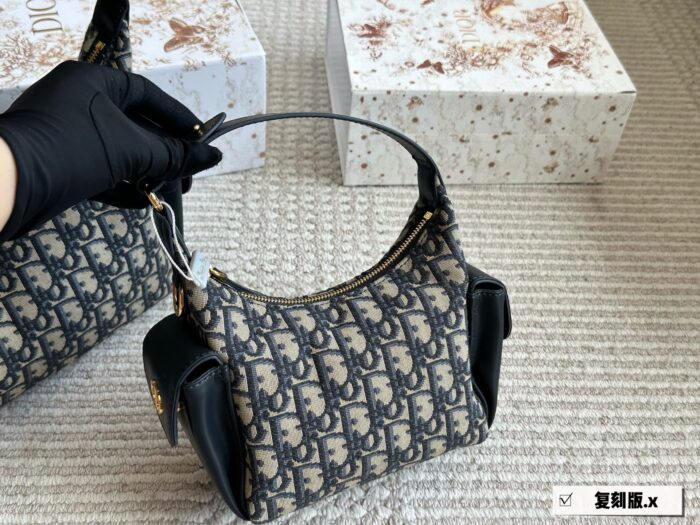 Dior'S New Shao Mai Bag Square And Dainty Sufficient Capacity For Daily Use - Image 3