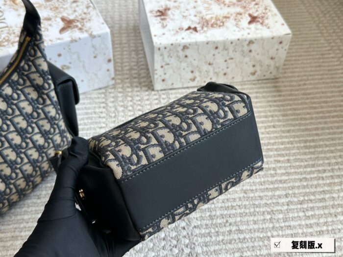 Dior'S New Shao Mai Bag Square And Dainty Sufficient Capacity For Daily Use - Image 5