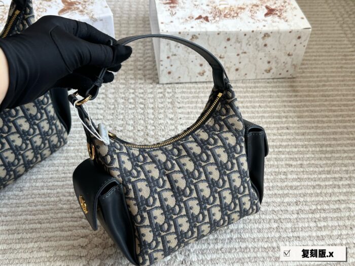 Dior'S New Shao Mai Bag Square And Dainty Sufficient Capacity For Daily Use - Image 7