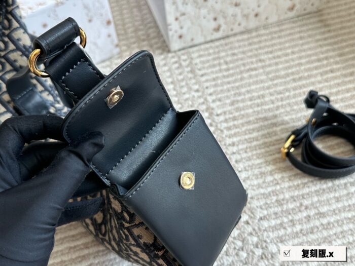 Dior'S New Shao Mai Bag Square And Dainty Sufficient Capacity For Daily Use - Image 9