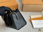 Louis Vuitton Onthego East West – The Perfect Little Bag For Petite Frames - Image 3