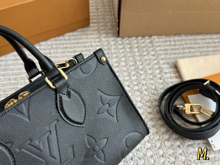 Louis Vuitton Onthego East West – The Perfect Little Bag For Petite Frames - Image 6