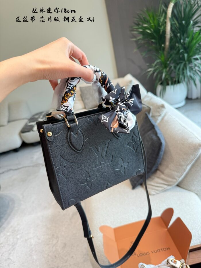 Louis Vuitton Jungle Collection Onthegomini Tote Luxurious Embossed Gradient Colour Large Logo Handheld Or Shoulder-Carried Resistant To Deformation - Image 3