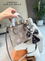 Louis Vuitton Jungle Collection Onthegomini Tote Luxurious Embossed Gradient Colour Large Logo Handheld Or Shoulder-Carried Resistant To Deformation - Image 4